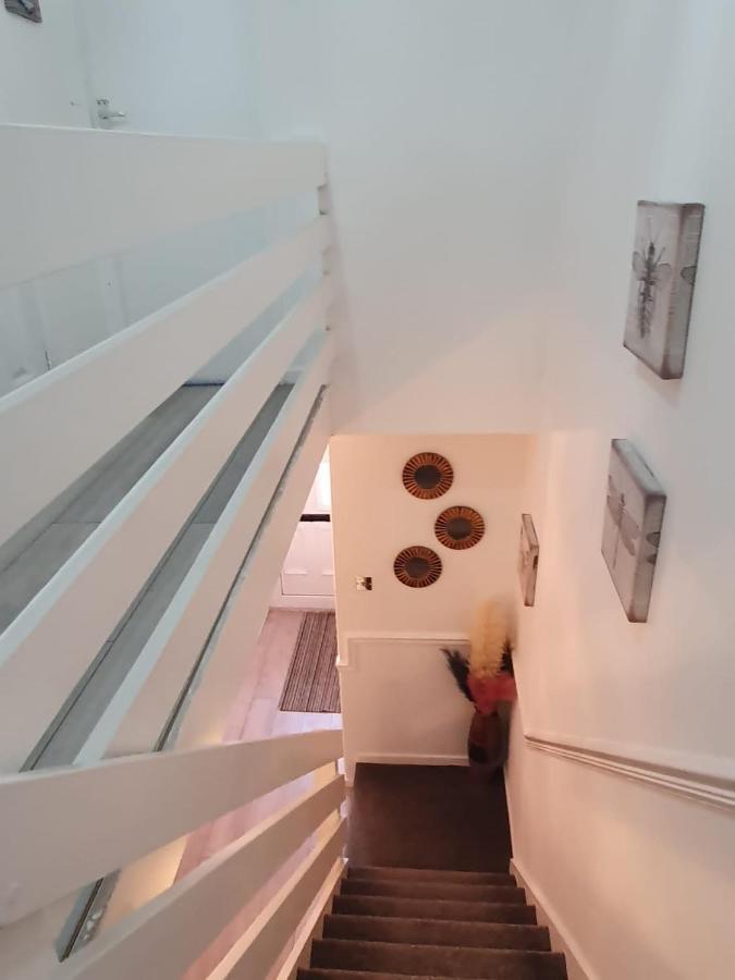 Bv Luxury Spacious 3 Bedroom House At Isaac Close Mánchester Exterior foto