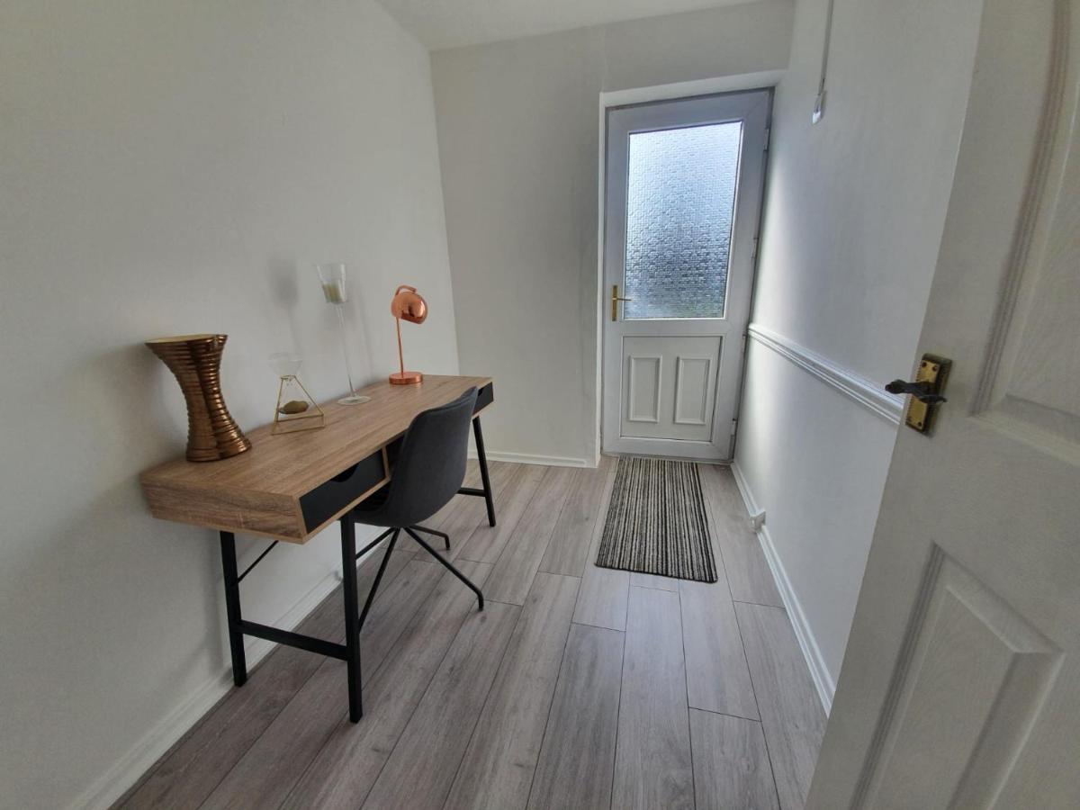 Bv Luxury Spacious 3 Bedroom House At Isaac Close Mánchester Exterior foto