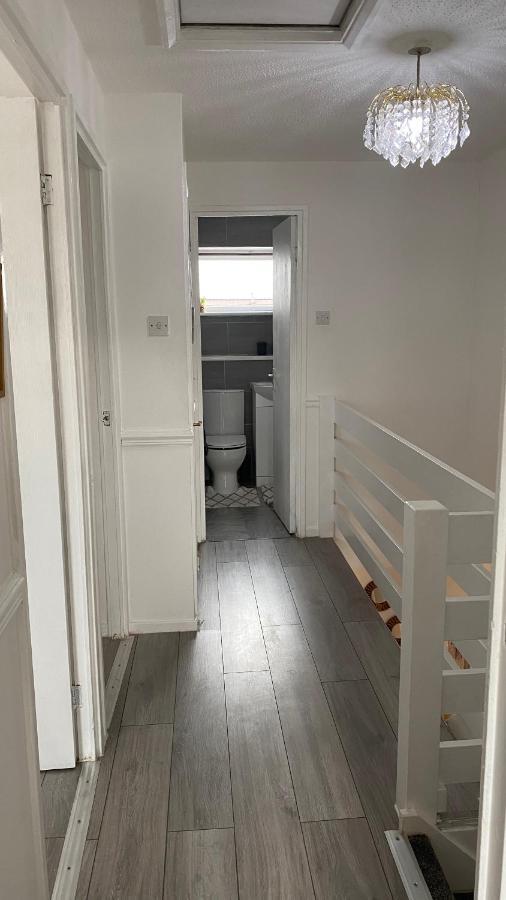 Bv Luxury Spacious 3 Bedroom House At Isaac Close Mánchester Exterior foto
