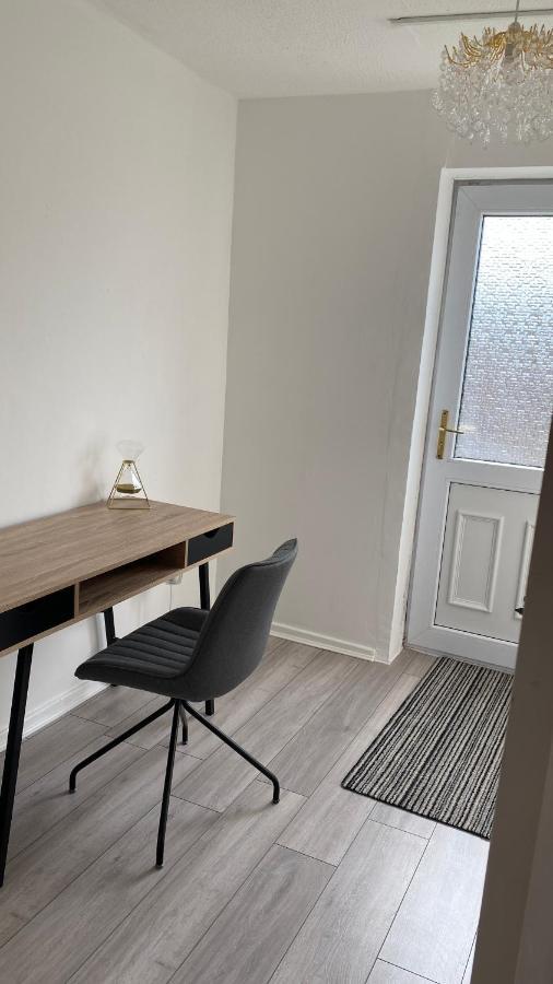 Bv Luxury Spacious 3 Bedroom House At Isaac Close Mánchester Exterior foto