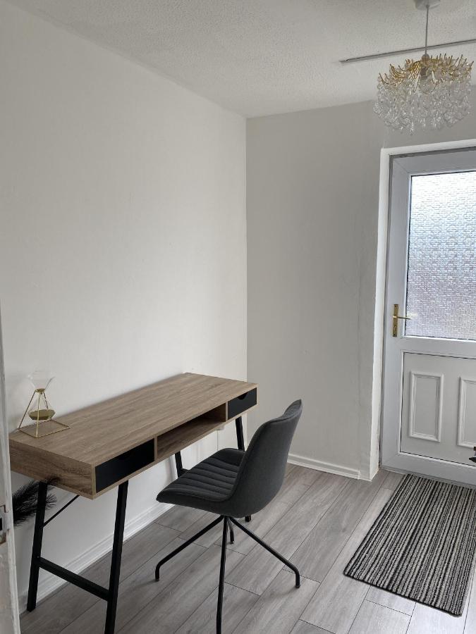 Bv Luxury Spacious 3 Bedroom House At Isaac Close Mánchester Exterior foto