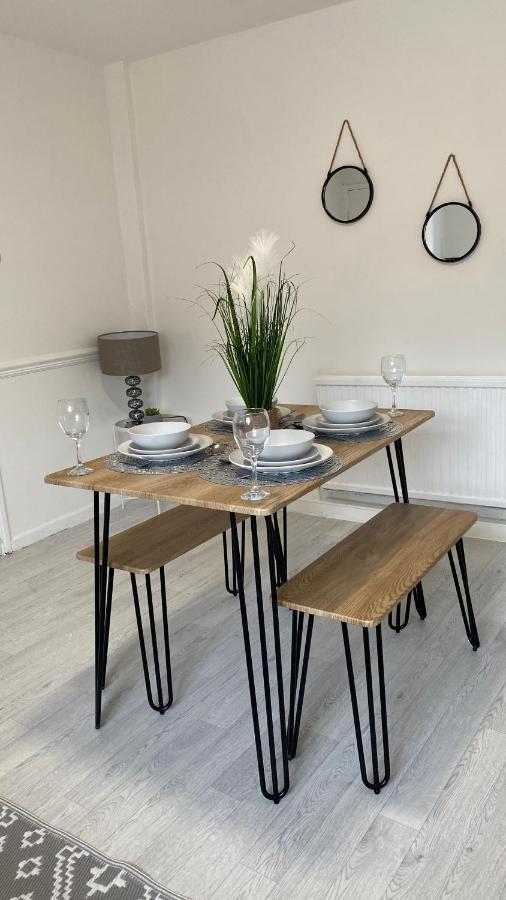 Bv Luxury Spacious 3 Bedroom House At Isaac Close Mánchester Exterior foto