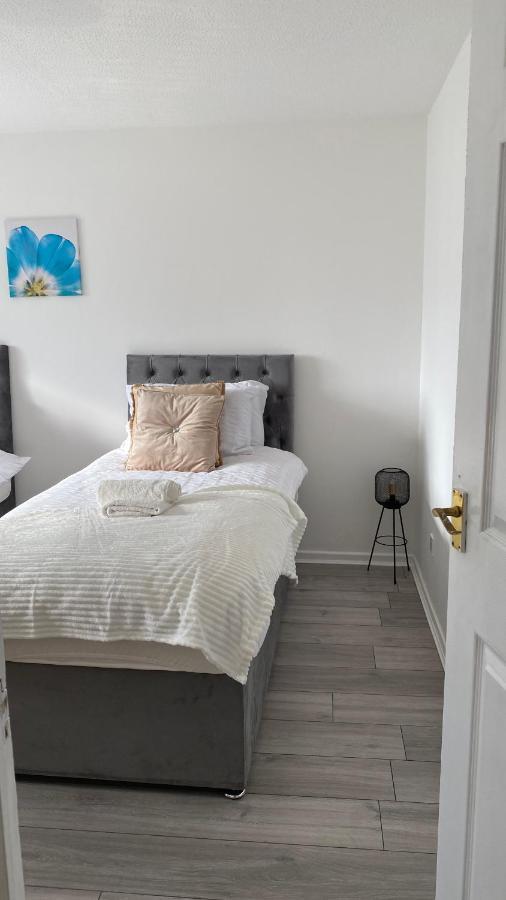Bv Luxury Spacious 3 Bedroom House At Isaac Close Mánchester Exterior foto