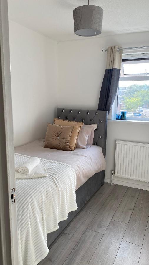Bv Luxury Spacious 3 Bedroom House At Isaac Close Mánchester Exterior foto